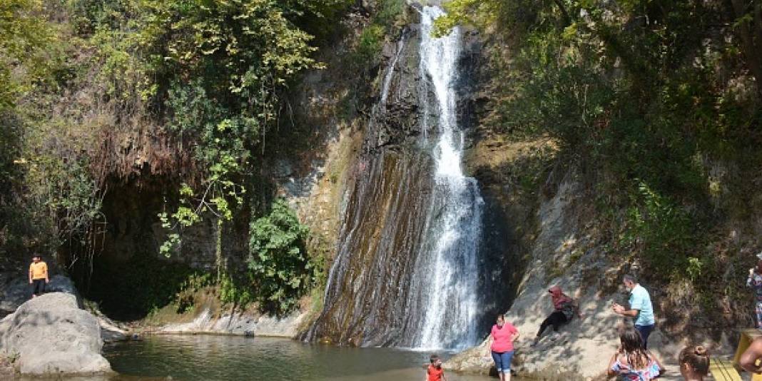 Hafta sonu kaçamağı için mükemmel rota: Yazın şelalede serinleyin, kışın Ağlayan Mağara’nın sırrını keşfedin! 4